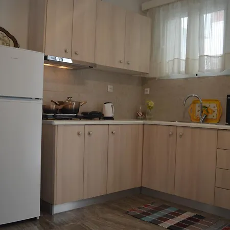 The House 2 Нидри